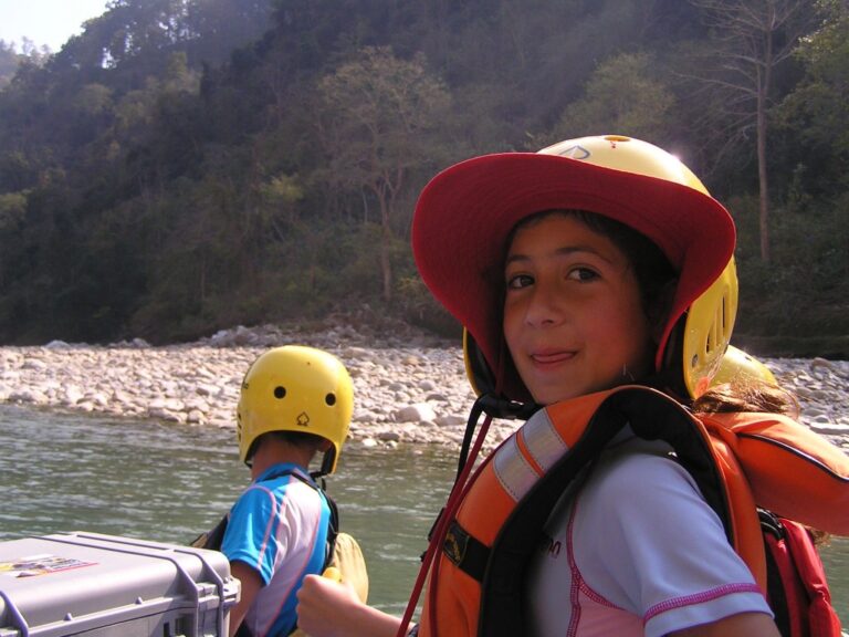 ראפטינג עם ילדים (והכלב) בנפאל- יומיים על הסטי