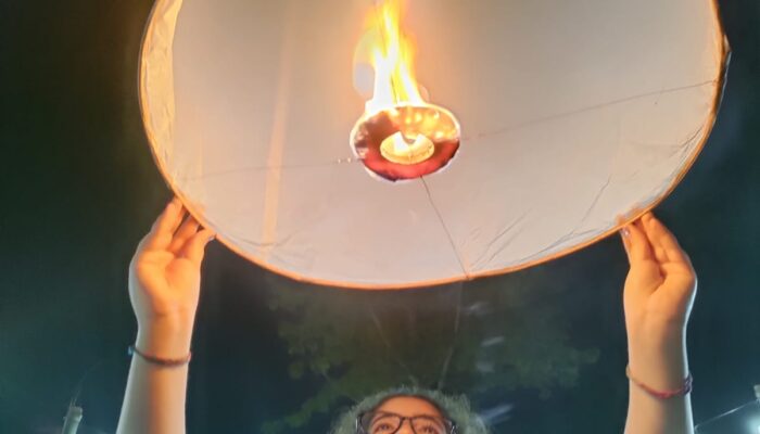 Gali Floating Lantern Pai Thailand With Kids