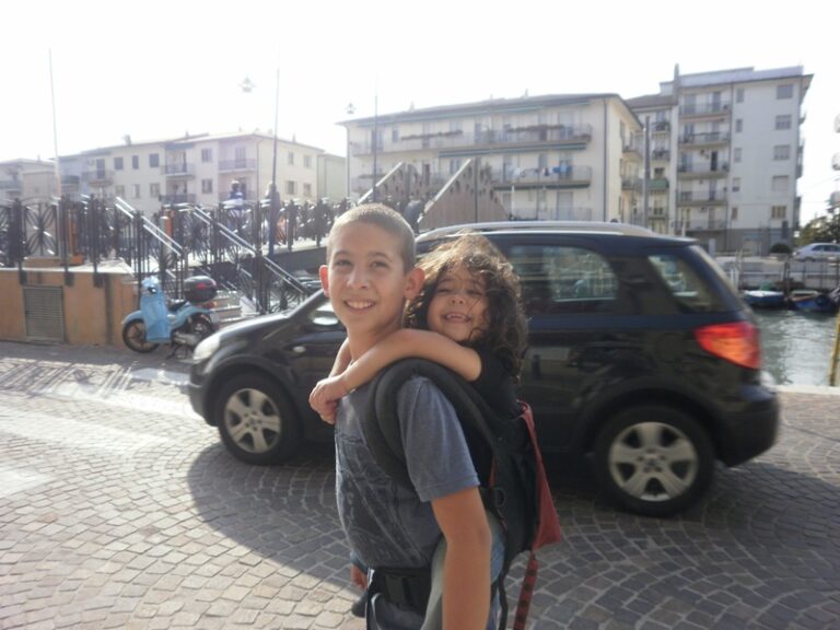 סוטומרינה וקיוז'ה עם ילדים