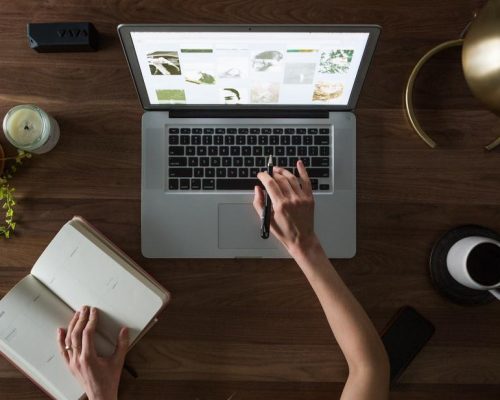 laptop-from-above_925x